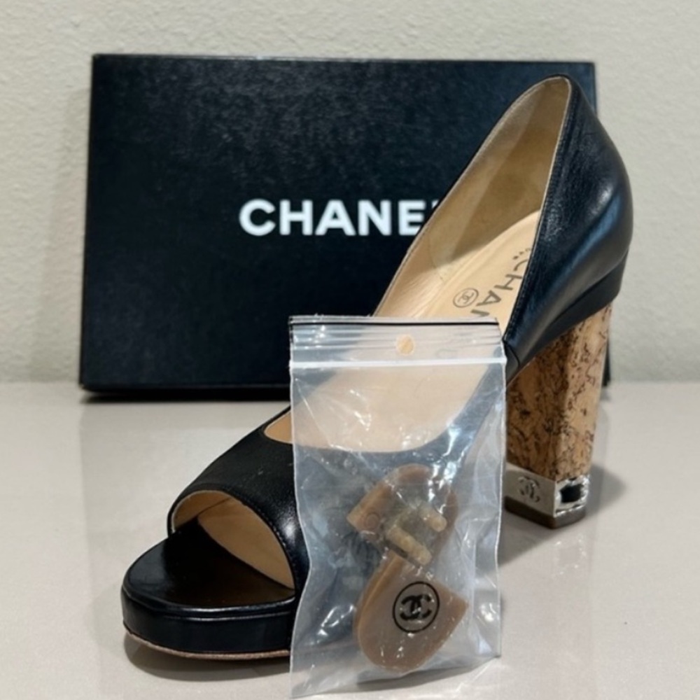 EUC CHANEL Black Leather Heels with Cork Detail - size 6 - come w box and caps - Picture 8 of 11